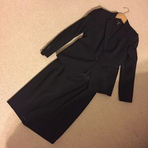 Ann Taylor black skirt suit 0p/2p