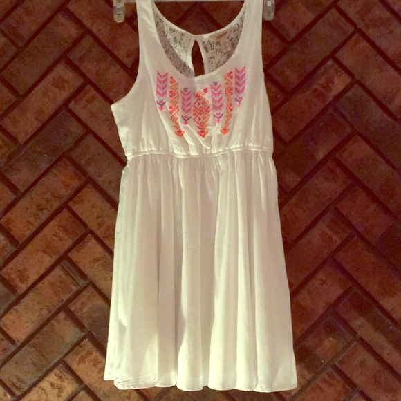 Adorable Tribal Print Dress with Lace Back - Picture 1 of 4