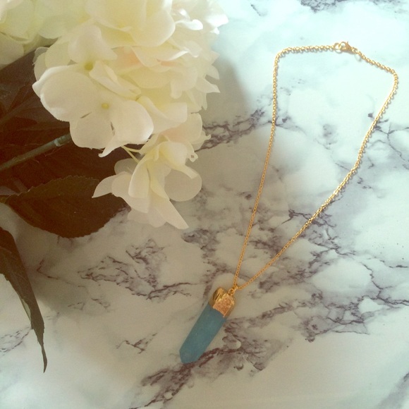 Blue Tourquoise gemstone w/ gold  necklace 🌎✨