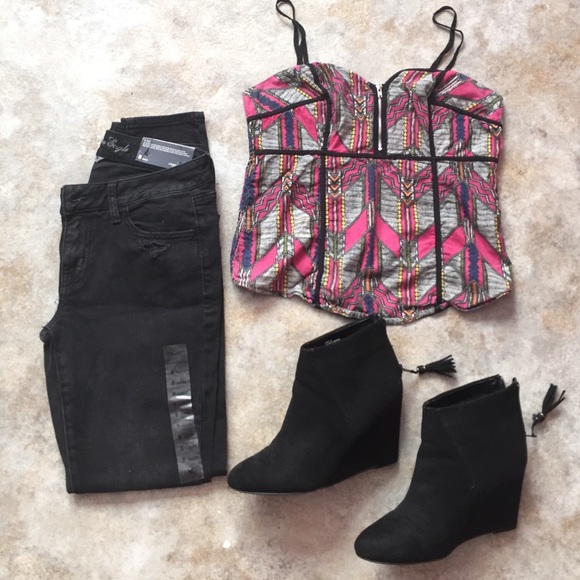 American Eagle // Black ripped skinny jeans