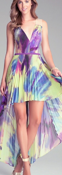Wanted bebe pleated hilo. Looking for this dress.