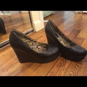Black Madden Girl wedges