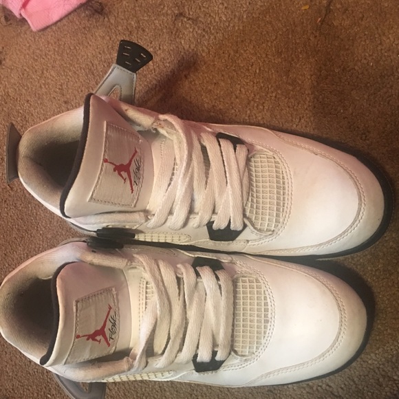 Jordan cement 4s size 5.5-6 soles are out