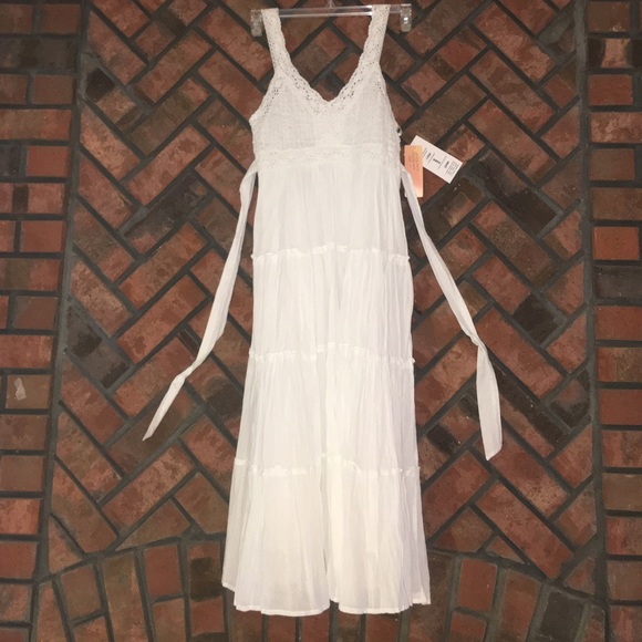 White Lace Klozlyne Ruffle Dress with Tie Back - Picture 3 of 4