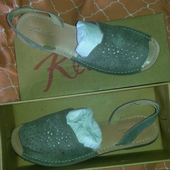 Peep toe leather sandals