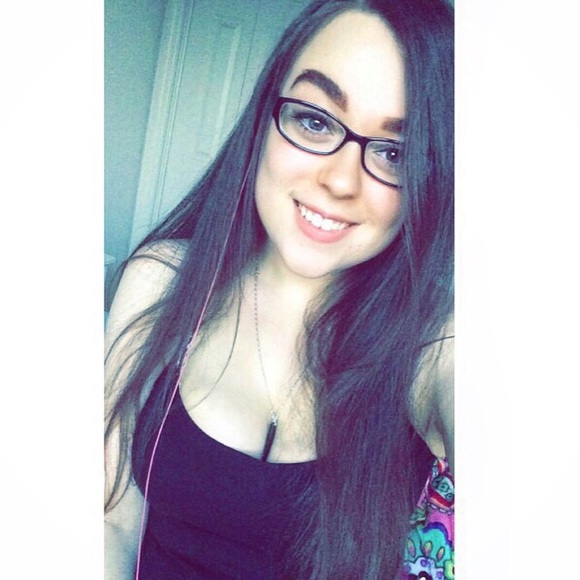 Meet your posher, Michaela! - Picture 4 of 4