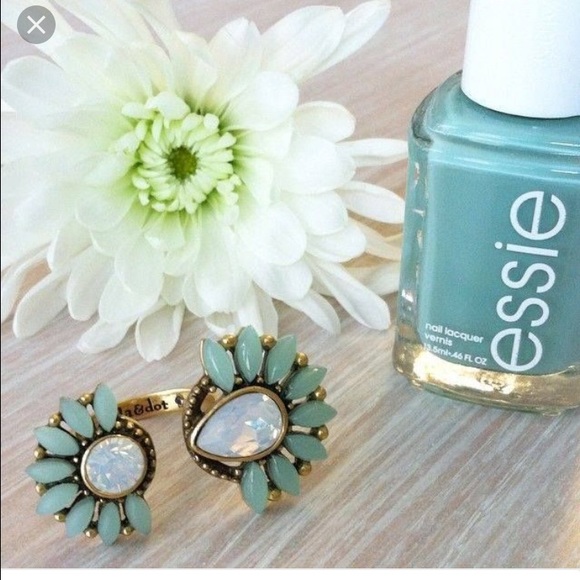 Stella and dot zinnia ring
