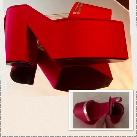 Red Satin Shoe JEWELRY BOX - Picture 3 of 4