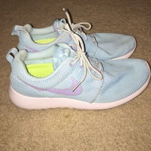 Nike Women's Roshe Runs