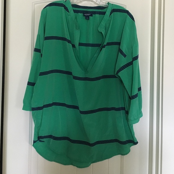 🎉SALE 🎉 Old Navy V-neck top
