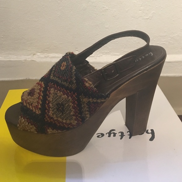 Bettye muller Boho style platform shoes sz 10