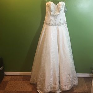 Strapless classic wedding dress