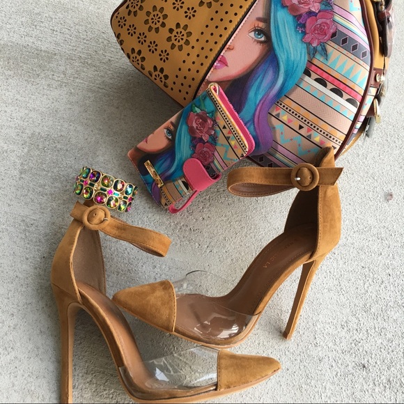 Taupe heels - Picture 3 of 3