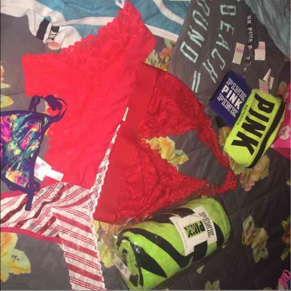 VS Bundle NWT - Picture 3 of 4