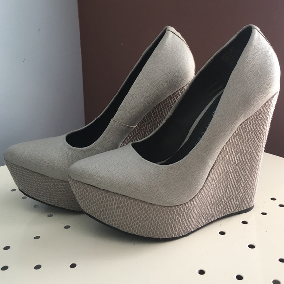Grey wedges