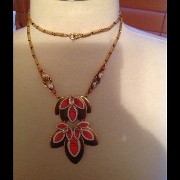 NIB Stella and Dot Hibiscus Pendant Necklace coral