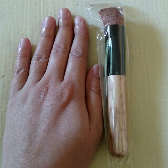 Concealer - Picture 3 of 3