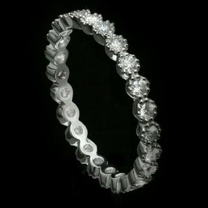 18k white gold diamond eterntiy ring