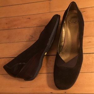 **Donating 3/13** Circa Joan David Suede Wedges 9