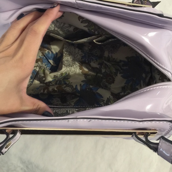 • New lavender Beautiful handbag • - Picture 3 of 4