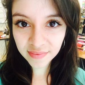 Meet your Posher, Adriana