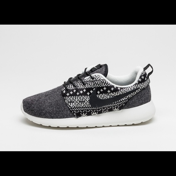 NIKE ROSHE RUN USED - Picture 2 of 4