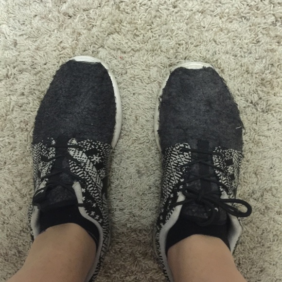 NIKE ROSHE RUN USED - Picture 3 of 4