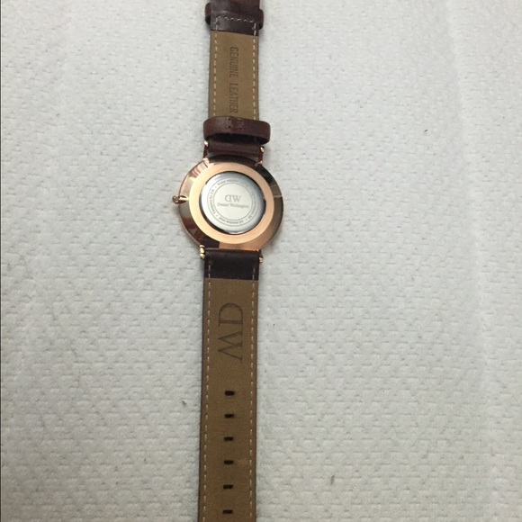 Woman\'s gold rose Daniel Wellington watch main image 4