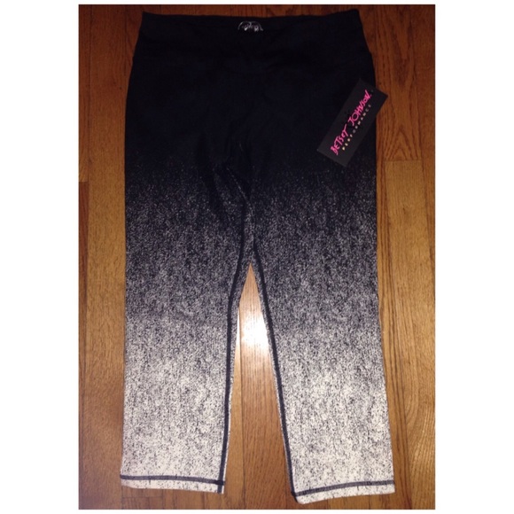 Betsey Johnson NWT crop workout pants