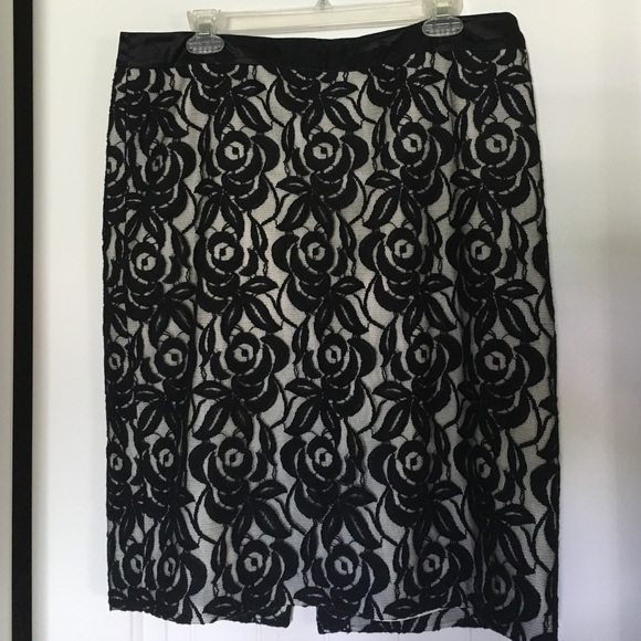 💜LIKE NEW💜Ann Taylor Lace overlay Skirt