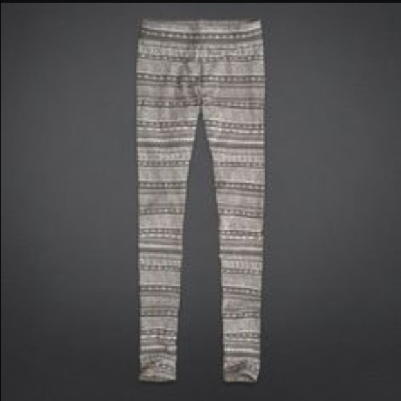 Size L Hollister leggings