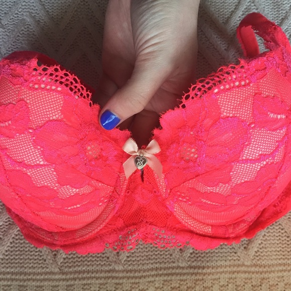 ✨ NEW VS Bra (Body By Victoria) 34D ✨