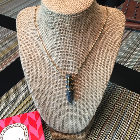 Stella & Dot legend pendant in gold