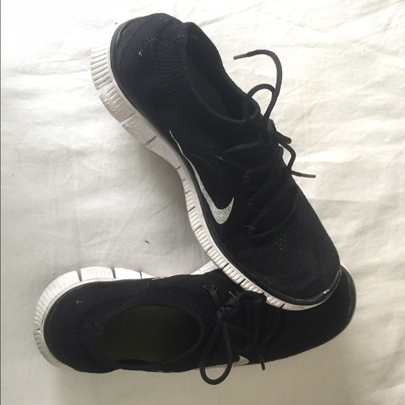 Black Nike Free Runs
