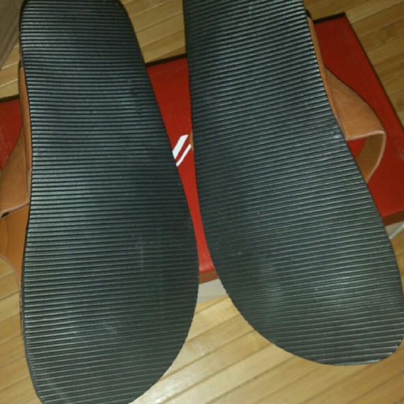 💙❤ LAST PAIR!  Brown Thong Sandals - Picture 3 of 4