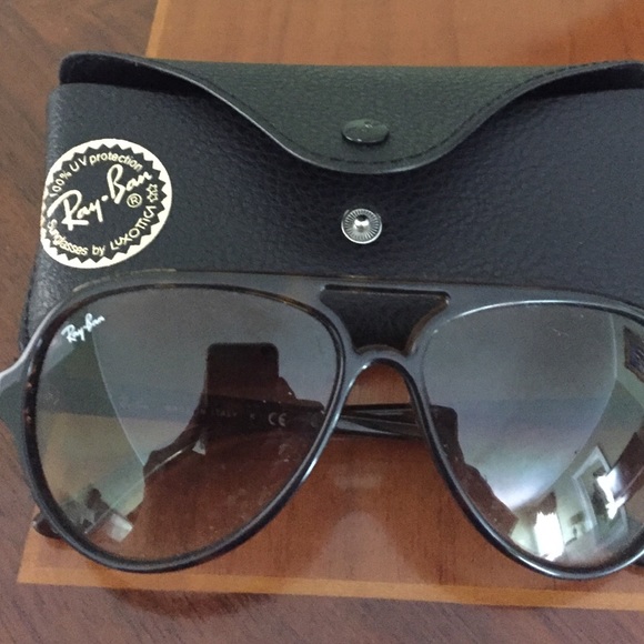 Brown Ray- Ban sunglasses