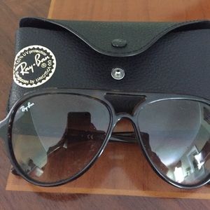 Brown Ray- Ban sunglasses