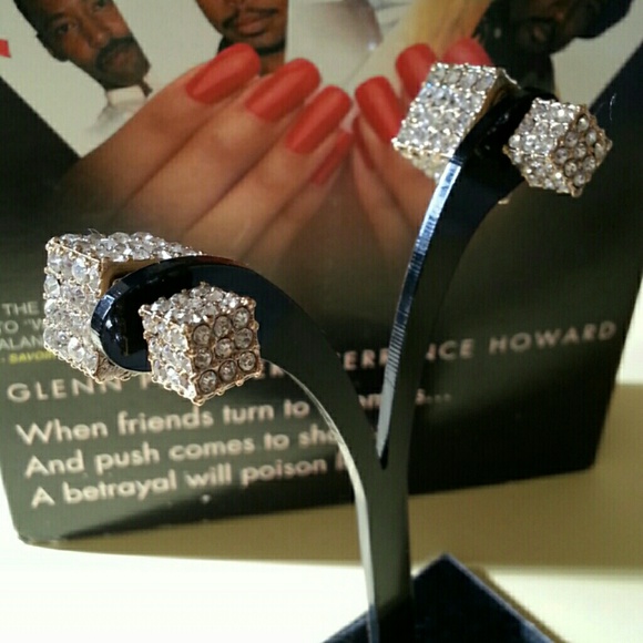 Earrings. Two Post Crystal Paved ! - Picture 3 of 4