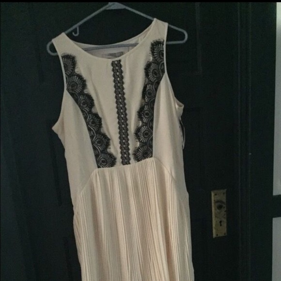 Eyelash Lace-trimmed Sheath Dress