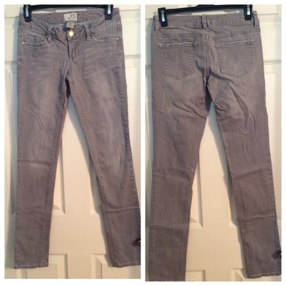 Garage Size 1 Gray Wash Skinny Jeans