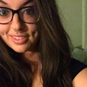 Meet your Posher, Caitlin