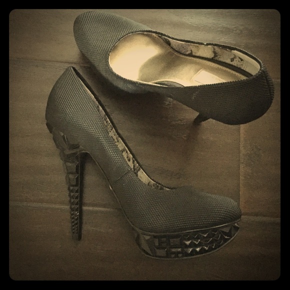 Rachel Roy Pumps