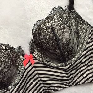 NWOT VS longline lace push up bra printed stripe