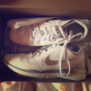 Size 7.5 White Nike 5.0 Free Fit