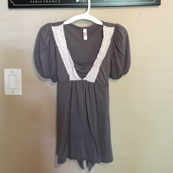 Grey short sleeve top