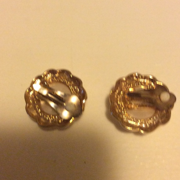 Clip on faux pearl crystal designed earrings - Picture 2 of 4