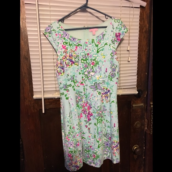 EUC Medium Southern Charm Briella