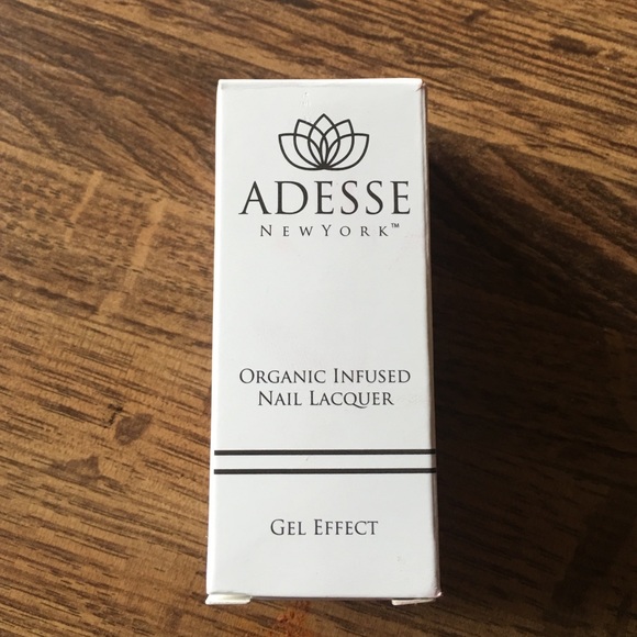 Brand new Adesse nail polish with a gel effect!!