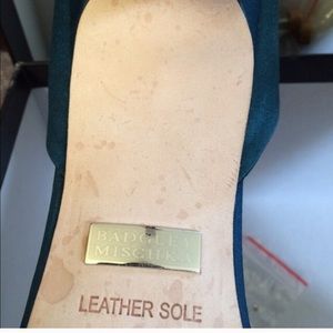 Badgley Mischka Teal satin heel