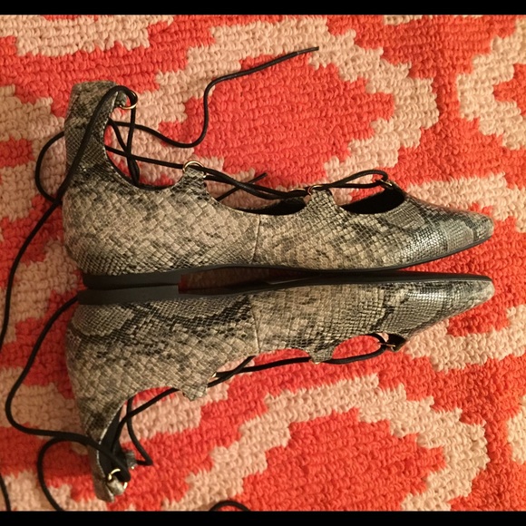 HOLD Topshop flats size 37 - Picture 3 of 4